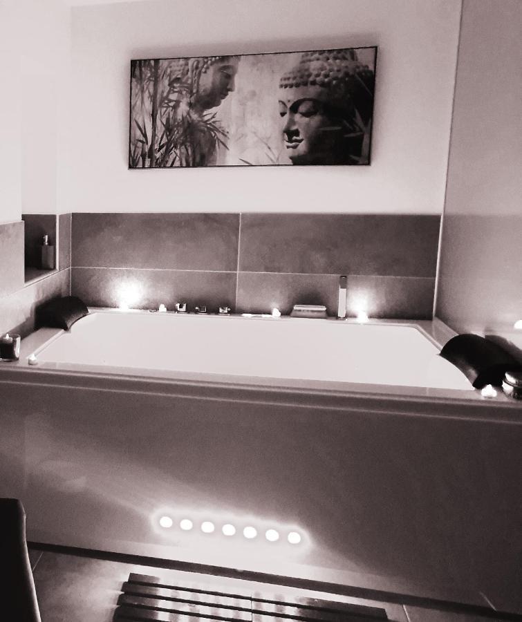 Elle & Lui En Jacuzzi Hotel Bernis Buitenkant foto