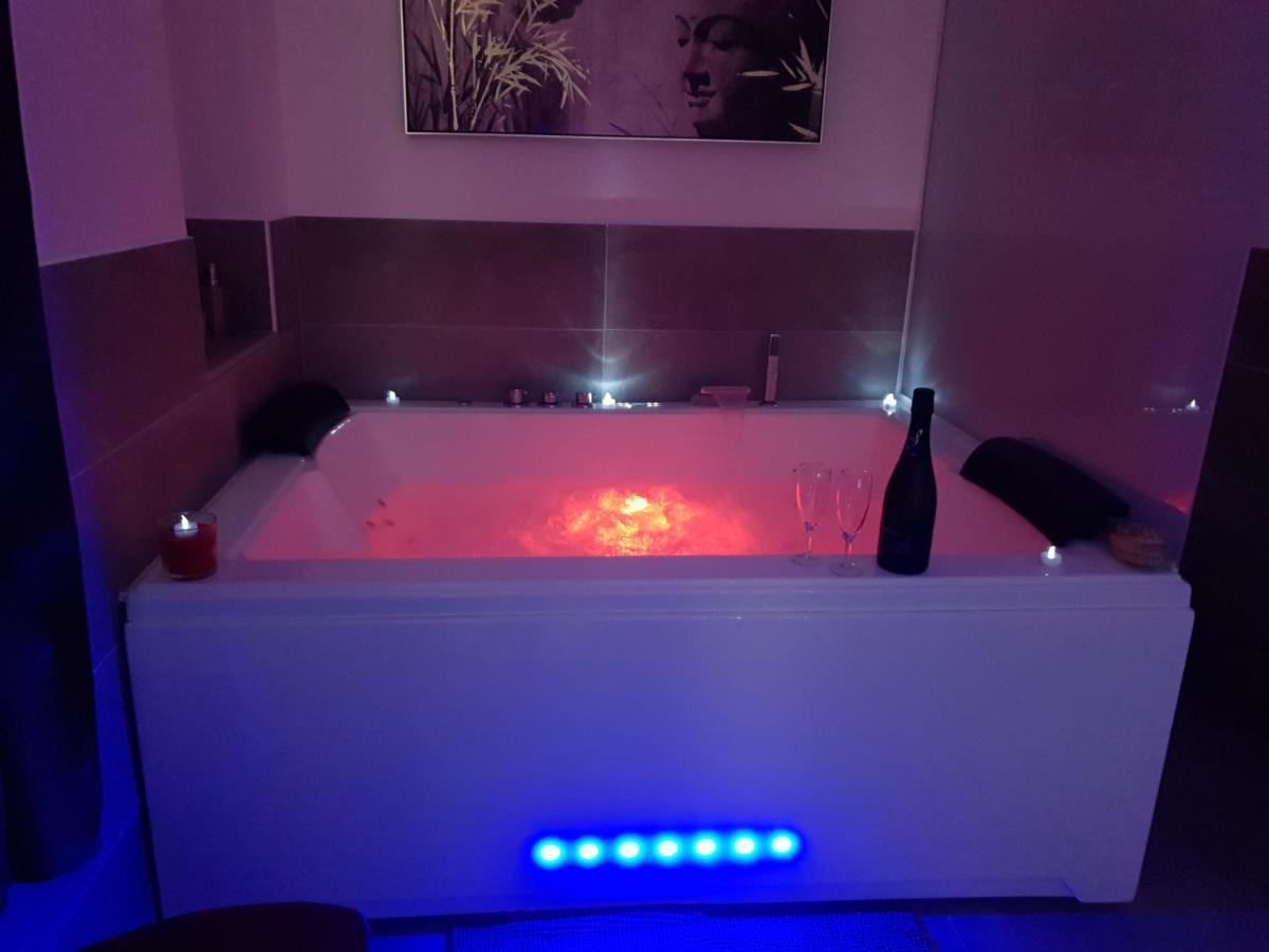 Elle & Lui En Jacuzzi Hotel Bernis Buitenkant foto