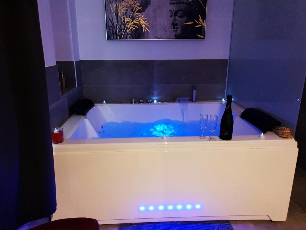 Elle & Lui En Jacuzzi Hotel Bernis Buitenkant foto