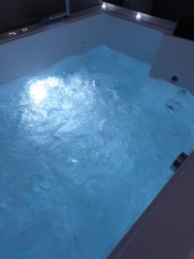 Elle & Lui En Jacuzzi Hotel Bernis Buitenkant foto